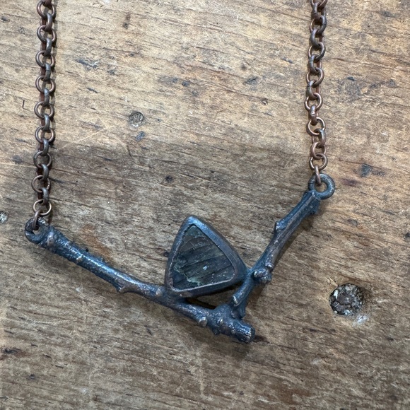 Jewelry - Iridescent Stone Pendant Necklace